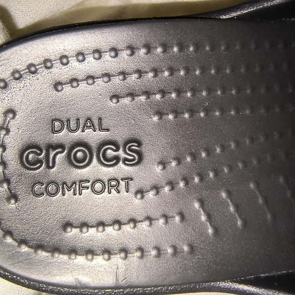 Crocs Sanrah Diamante Embellished Black/Rose Gold Wedge Flip Sandal Women's 6 w - Picture 12 of 14